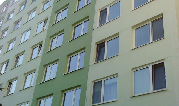 Náter fasády prevedený na ulici Denešová v Košiciach